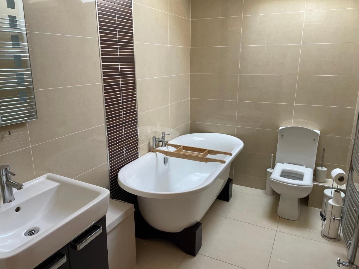 Orchard Oasis, Luxury Penthouse Getaway Lägenhet Coleraine Exteriör bild